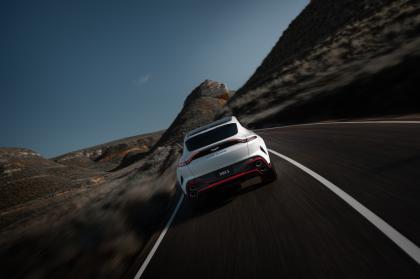 Ντεμπούτο για την νέα Aston Martin DBX S